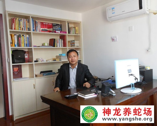 養蛇專家何國昌